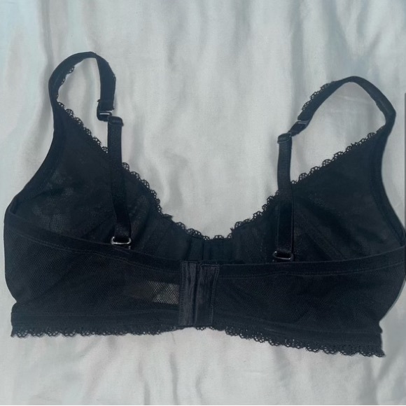 Victoria’s Secret Shelf Bra - Picture 2 of 7